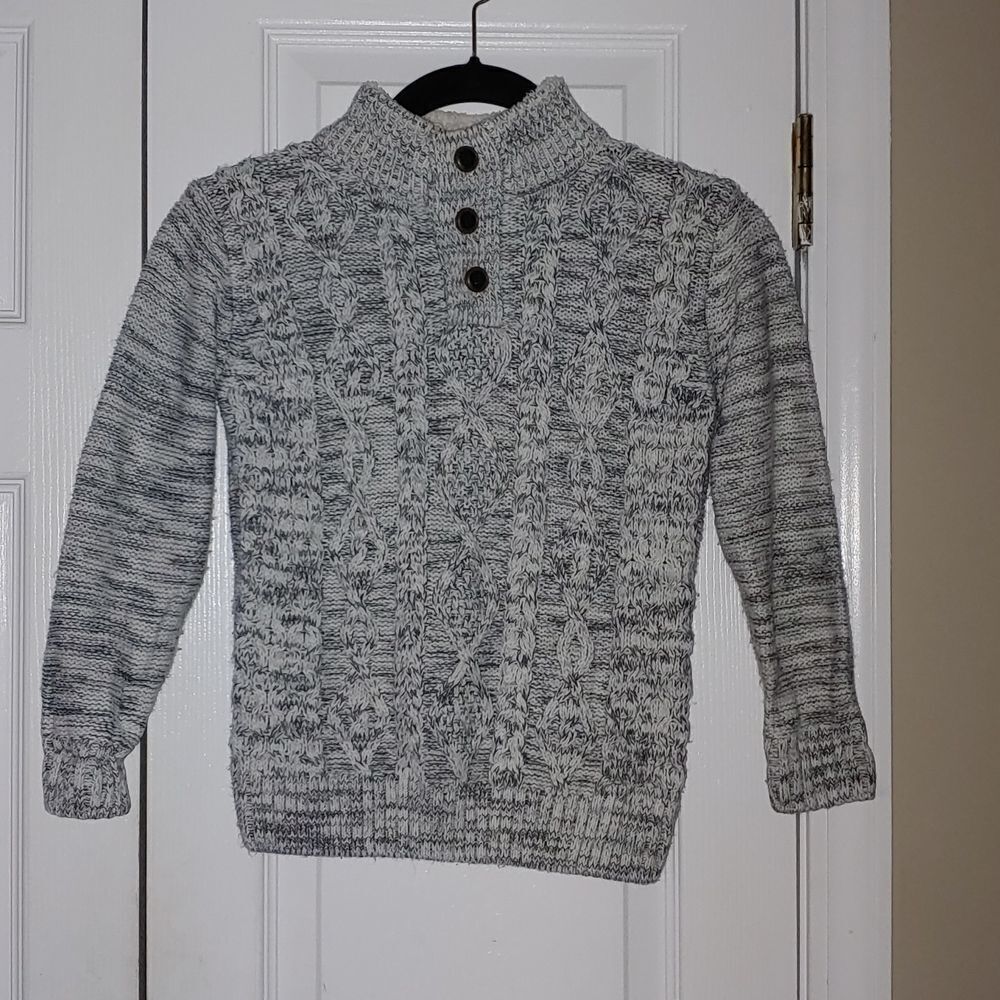 Bass Pro Shops boys cable knit sweater  faux fur collar Sz 8